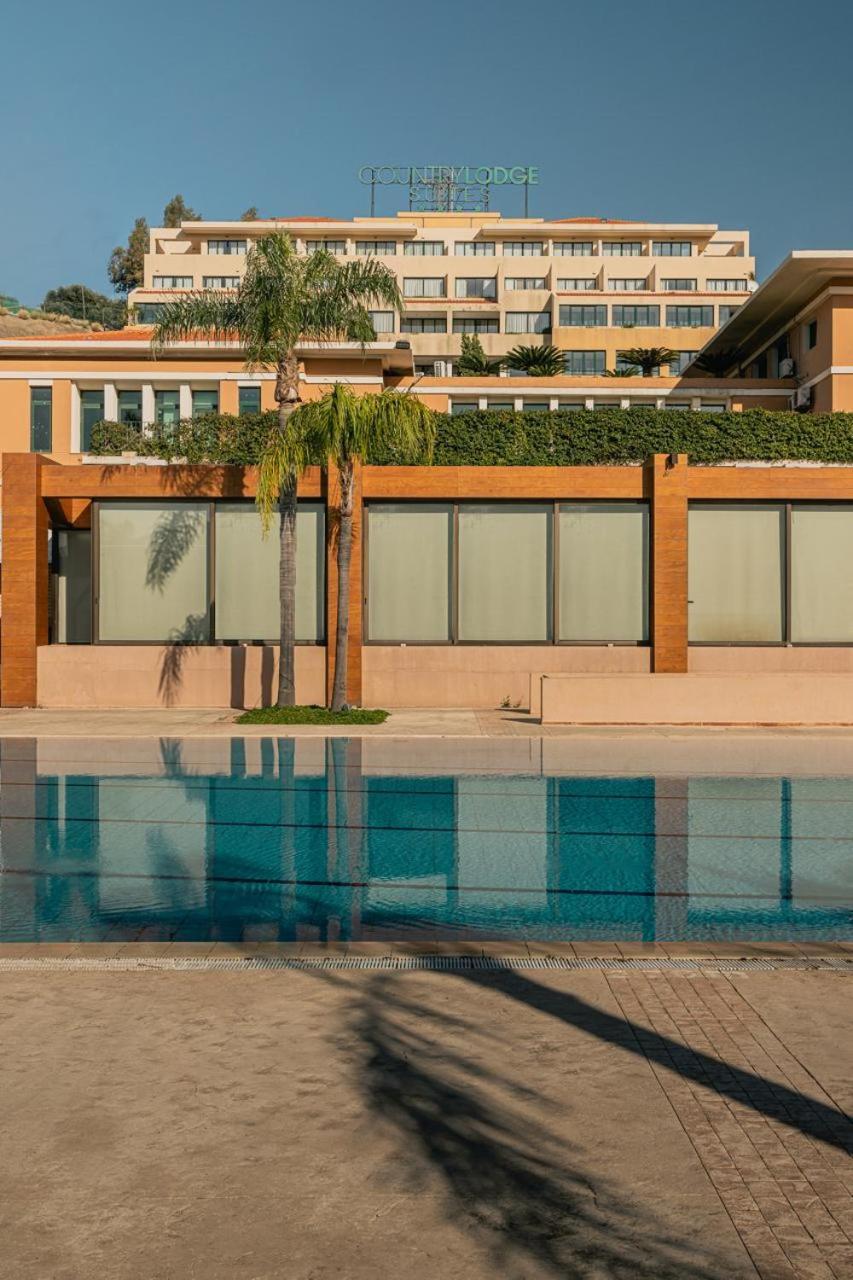Country Lodge Hotel & Resort Beirut Bagian luar foto