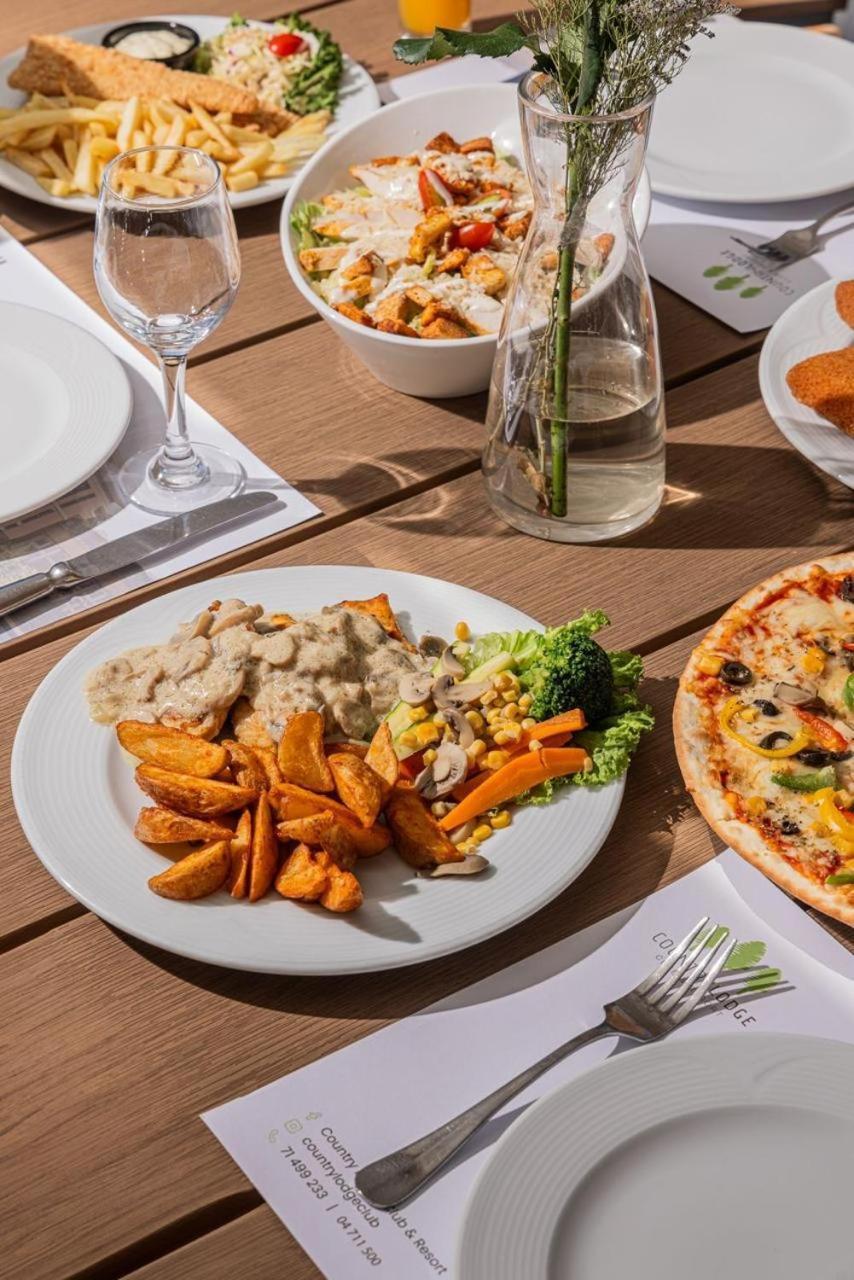 Country Lodge Hotel & Resort Beirut Bagian luar foto