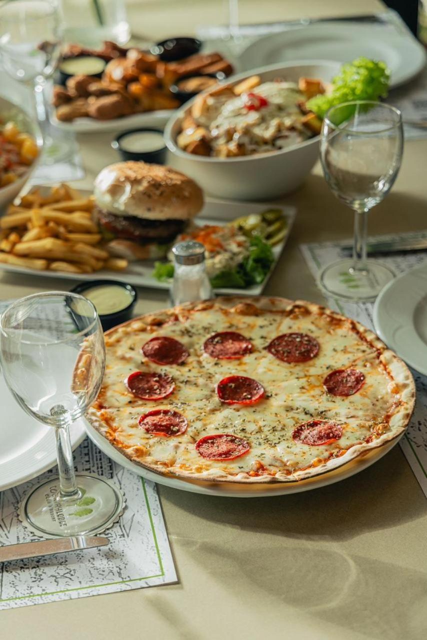 Country Lodge Hotel & Resort Beirut Bagian luar foto