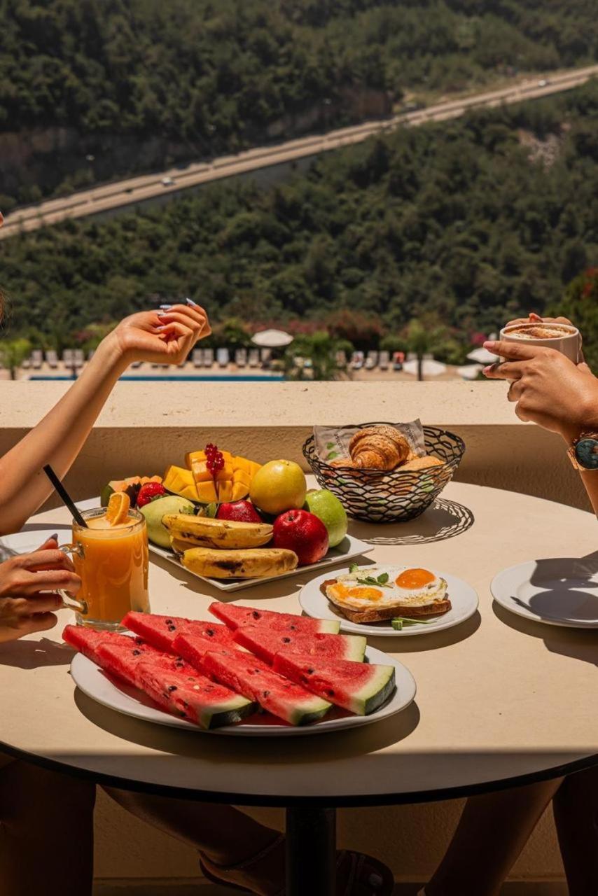 Country Lodge Hotel & Resort Beirut Bagian luar foto