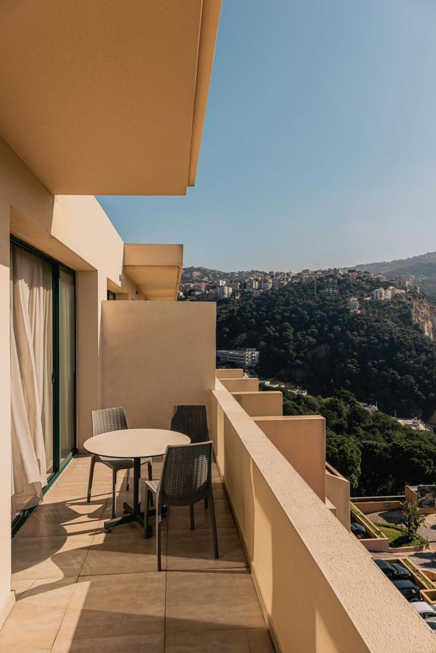 Country Lodge Hotel & Resort Beirut Bagian luar foto
