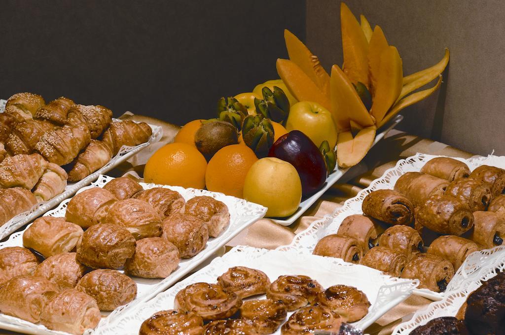 Country Lodge Hotel & Resort Beirut Bagian luar foto