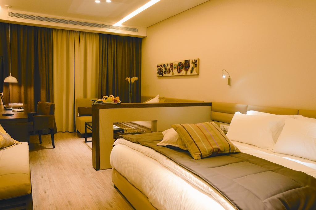 Country Lodge Hotel & Resort Beirut Bagian luar foto